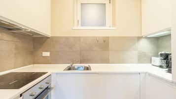 KĂŒhlschrank, Ofen, Herdplatte, GeschirrspĂŒler