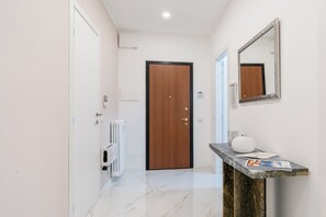 Interior - Il Riflesso del Lago (Lecco)