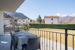 Outdoor dining - Villa Emilia - Appartamento Niki (Cremeno)
