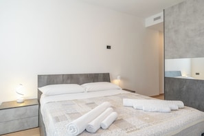 3 dormitorios, tabla de planchar con plancha, wifi gratis y ropa de cama