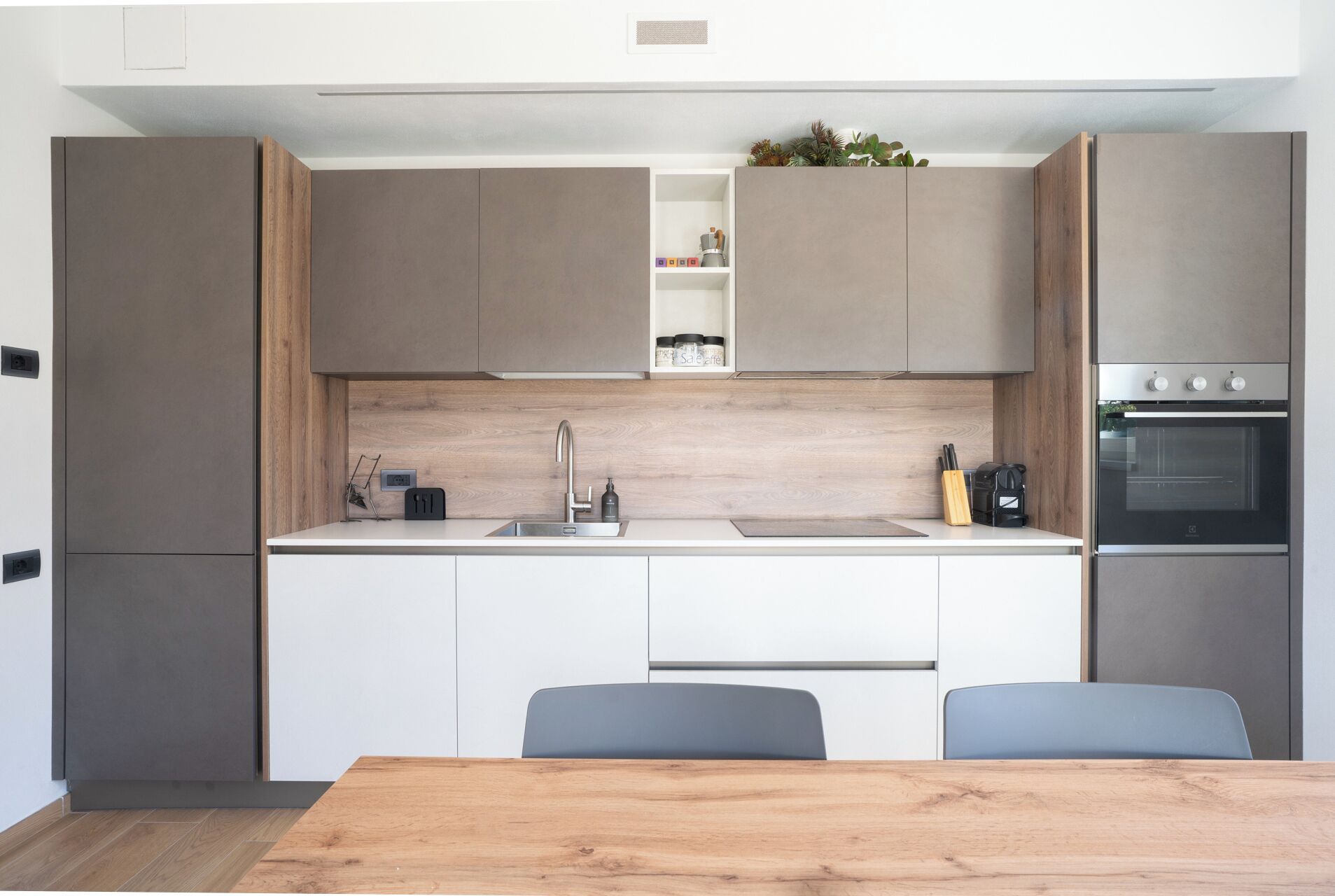 Kühlschrank, Mikrowelle, Ofen, Herdplatte