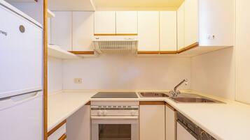 Kühlschrank, Ofen, Herdplatte, Geschirrspüler