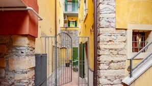 Interior - In the heart of Verona, this cozy studio is the ideal choice for those who want to experience the authenticity of the city.Located on the ground floor, this nest promises moments of relax and tranquility after a day spent exploring the wonders of Verona. (Verona)