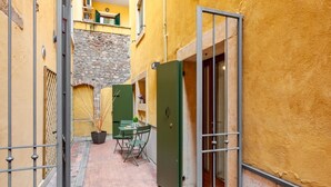 Interior - In the heart of Verona, this cozy studio is the ideal choice for those who want to experience the authenticity of the city.Located on the ground floor, this nest promises moments of relax and tranquility after a day spent exploring the wonders of Verona. (Verona)