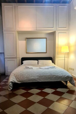 Apartament | 2 dormitoris, cortines opaques i habitacions insonoritzades