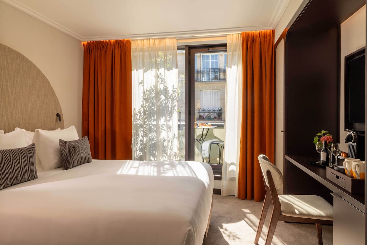 Classic Double Room, Balcony | In-room safe, desk, soundproofing, free WiFi