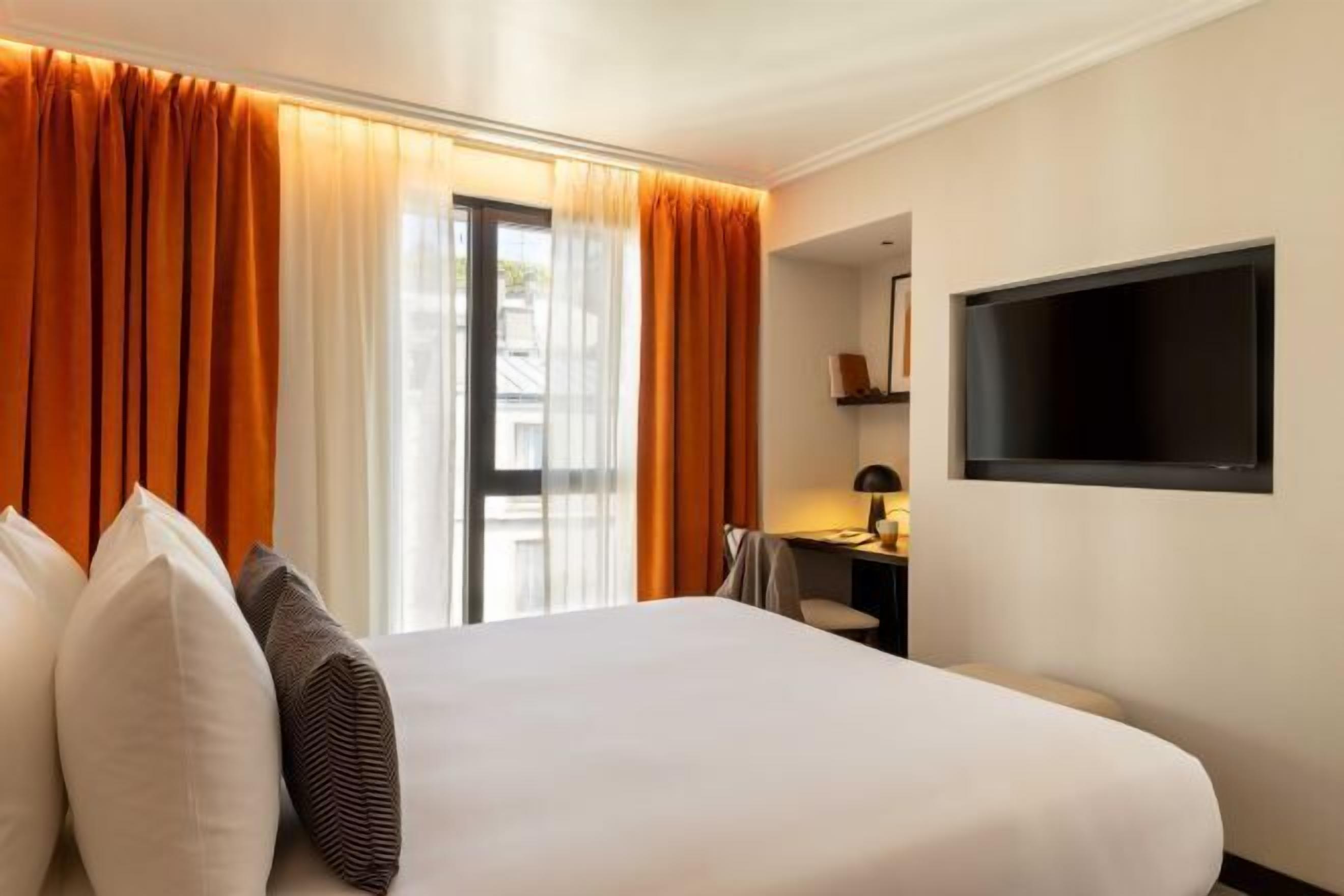 Caja fuerte, escritorio, sistema de insonorización y wifi gratis