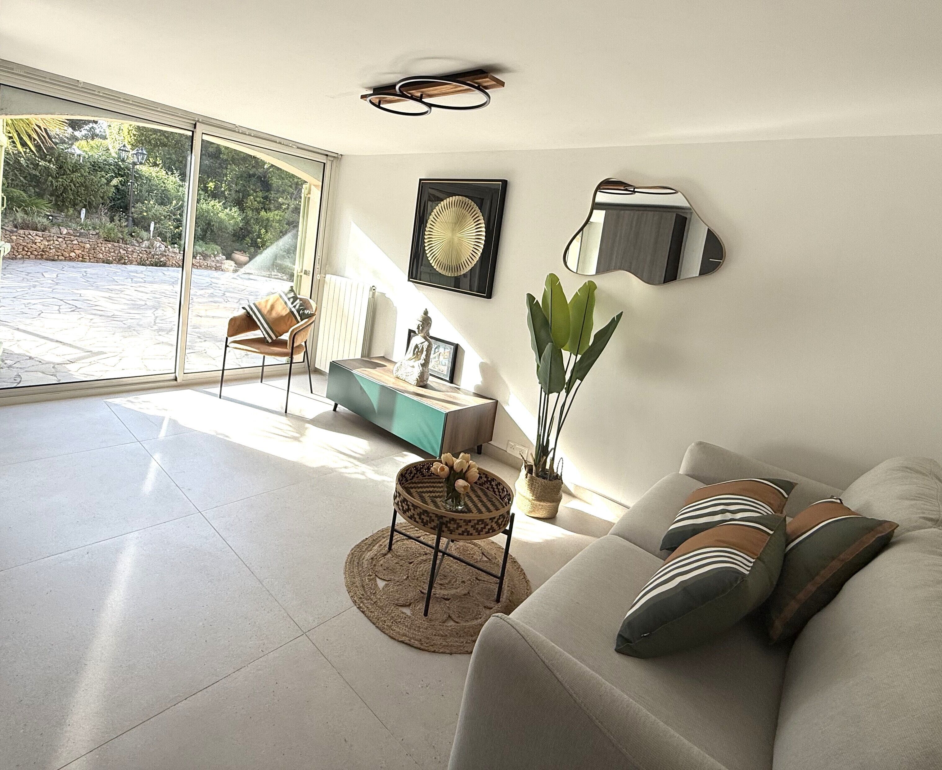 Smart-tv en een open haard