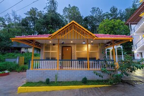Deluxe Cottage | Blackout curtains, iron/ironing board, free WiFi, bed sheets - The Hosteller Coorg, Madikeri (Somvarpet)