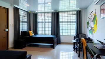 Deluxe Cottage | Blackout curtains, iron/ironing board, free WiFi, bed sheets