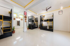 Blackout curtains, iron/ironing board, free WiFi, bed sheets - The Hosteller Coorg, Madikeri (Somvarpet)