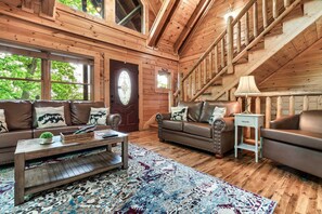 TV, fireplace, video games, DVD player - Authentic Family Paradise|Views|GameRoom|HotTub (Pigeon Forge)