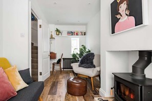 Unclassified image, 4 of 38, button