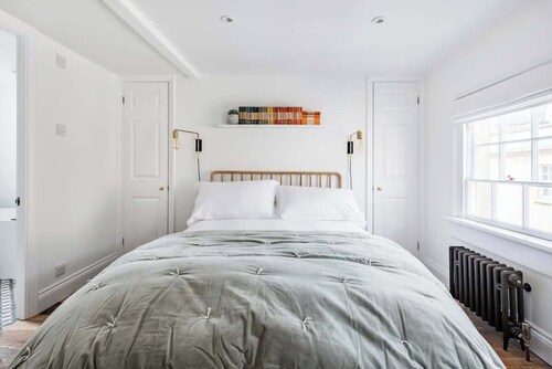 Central Georgian Townhouse with Free Parking