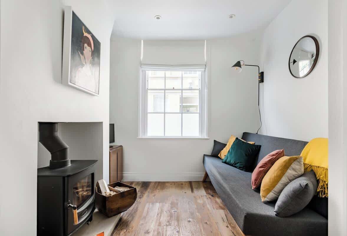 TV, peis og kontorer