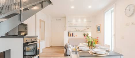 Apartment (2 Bedrooms) | Private kitchen | Oven, espresso maker, electric kettle, high chair