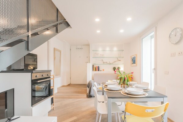 Apartment (2 Bedrooms) | Eigene Küche | Ofen, Espressomaschine, Wasserkocher, Hochstuhl