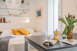 Apartemen (2 Bedrooms) | Area keluarga | TV layar datar