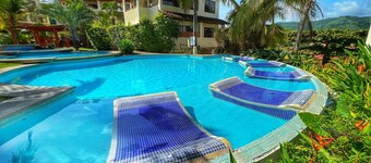 5-minute Walk to the Beach - Gated Community - Multiple Pools