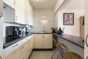 Kühlschrank, Mikrowelle, Toaster