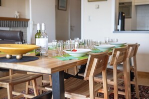 Unclassified image, 2 of 15, button