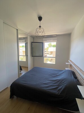 2 chambres, fer et planche Ă repasser, draps fournis