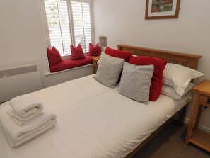 2 Schlafzimmer, individuell dekoriert, individuell eingerichtet