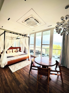 Premier Suite, 1 Double Bed, River View | Soundproofing, free WiFi, bed sheets - Hotel River Heaven by TNT Ventures (Rishikesh)