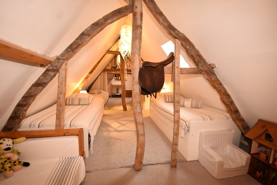 5 slaapkamers, een strijkplank/strijkijzer, reisbedje, gratis wifi