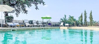 Lovely apartment for 4 people with WIFI, pool, TV, terrace, pets allowed and parking