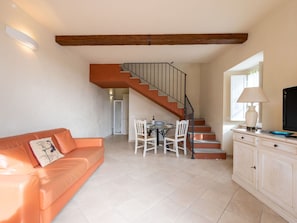 TV - Cosy apartment for 4 guests with pool, WIFI, TV, terrace and pets allowed (Fubine)