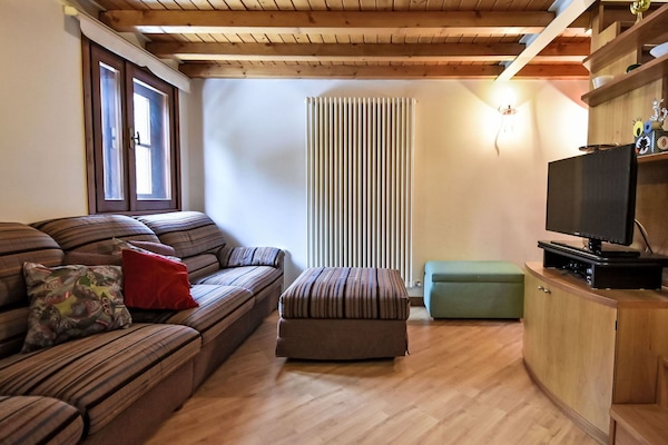 Möbel, Holz, Interior Design, Flooring, Küche, Cabinetry, Fussboden, Zimmer, Major Appliance, Schrank