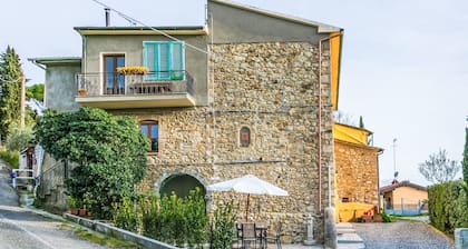 Atemberaubendes alleinstehendes Ferienhaus für 6 Gäste mit W-LAN, Klimaanlage, TV und Innenhof