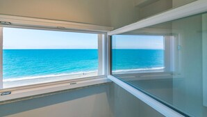 A room with a large window overlooking a beach. - Wonderful  villa for 8 people with A/C, WIFI, TV, terrace and panoramic view (Cecina)