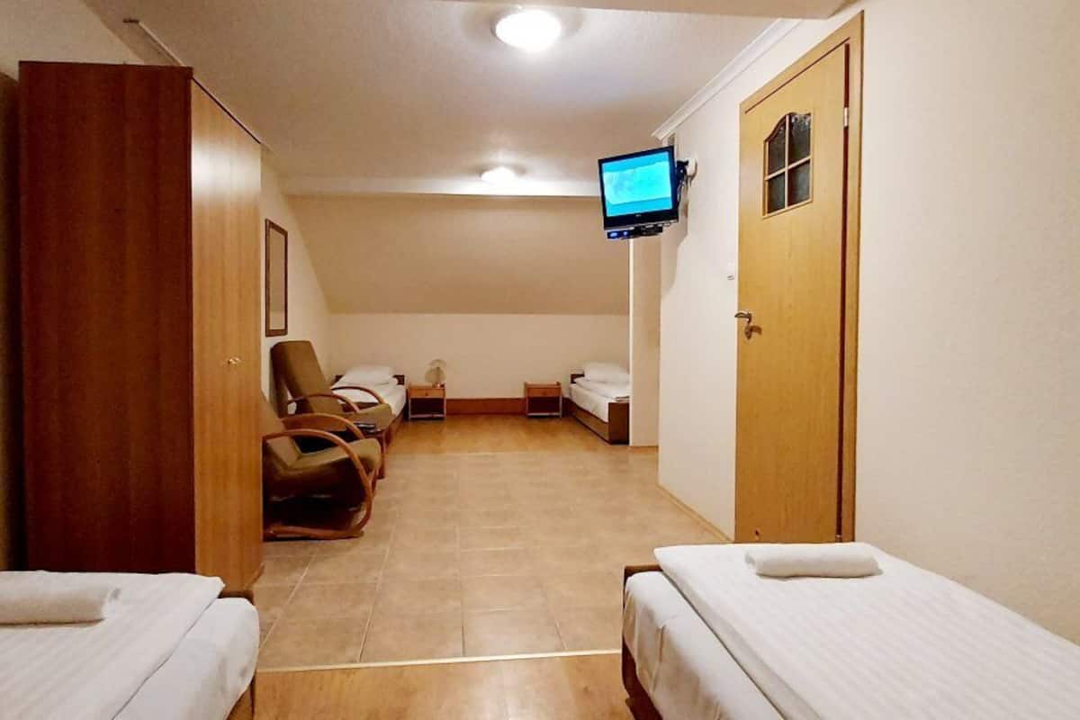 Standard Room, Courtyard View | 2 bedrooms, free WiFi
