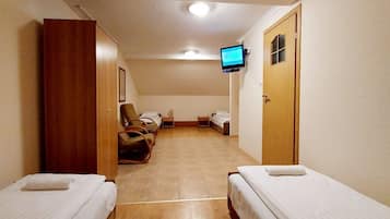 Standard Room, Courtyard View | 2 bedrooms, free WiFi
