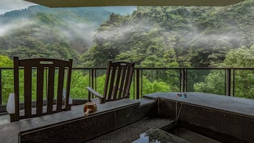 豪華四人房, 雙浴缸 | 露台/庭院