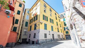 Vista frontal de la propiedad