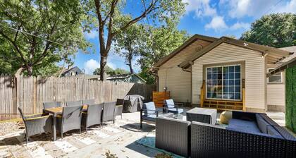 Spacious 3 BR Home Backyard Oasis College Hill