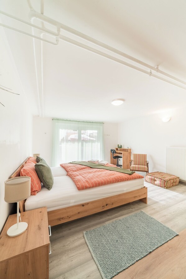 Classic Apartment, Patio | 5 bedrooms, iron/ironing board, free WiFi, bed sheets