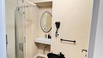 Hårføner og håndklær