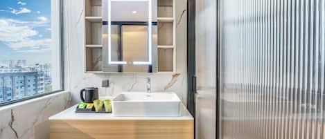 Superior Double Room, City View | Bathroom