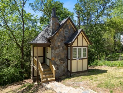 Woodland Retreat at Tudor Suites