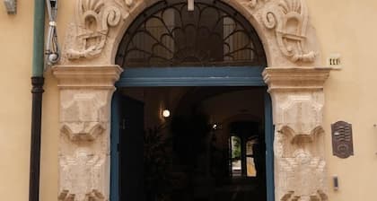 Classic One Bedroom Apartment with King Bed n. 8 Penelope