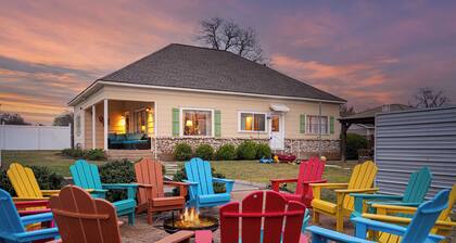 Uncorked Cottage - Hot Tub & Heated Pool