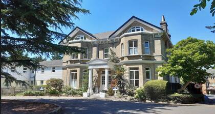 King Size Room with Wash Basin
