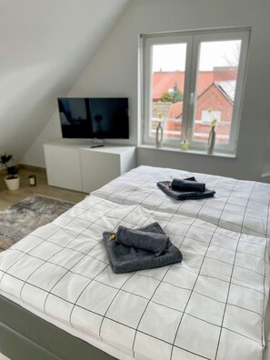 1 bedroom, desk, iron/ironing board, WiFi - Ahaus: City oasis with terrace & private garage (Ahaus)