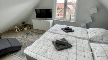 1 bedroom, desk, iron/ironing board, WiFi