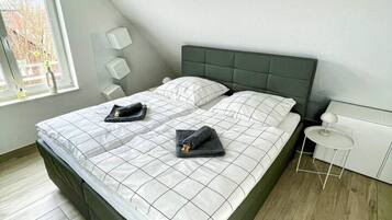 1 bedroom, desk, iron/ironing board, WiFi