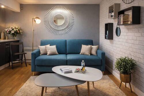 Design Apartment, Patio (N3 La Sterne Élégante) | Living area | 32-inch TV with satellite channels